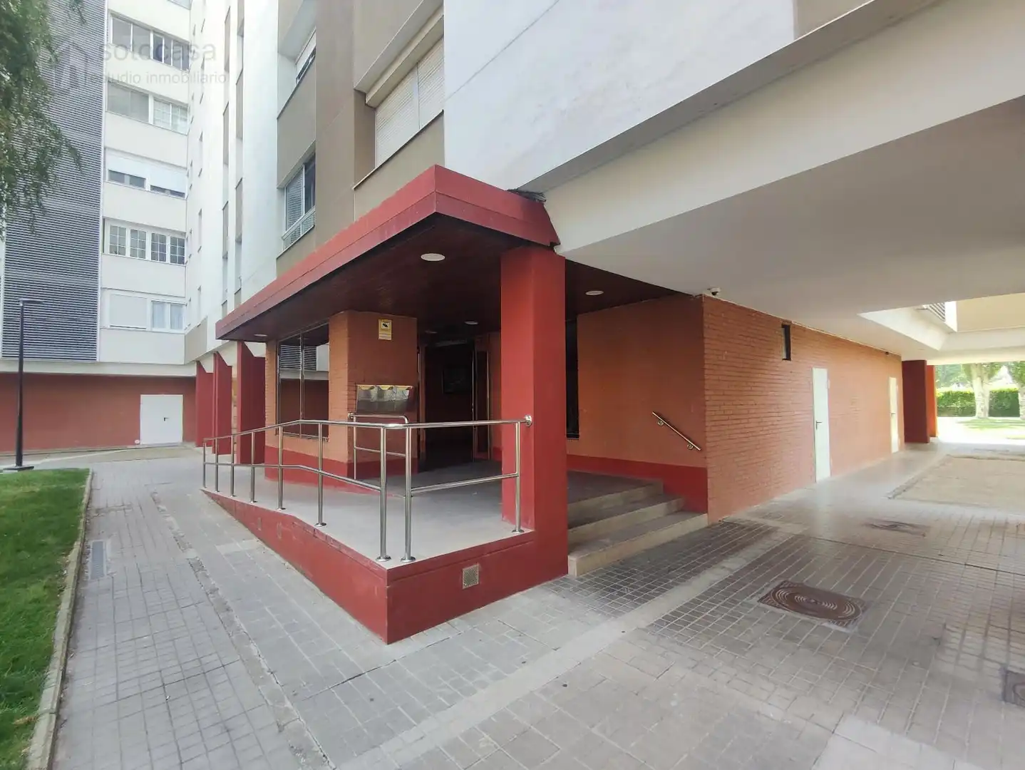 Vista exterior de Pis en venda en Laguna de Duero amb Calefacció, Traster i Moblat