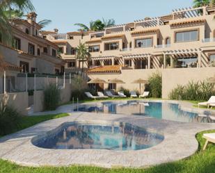 Jardí de Casa adosada en venda en Estepona amb Aire condicionat, Terrassa i Piscina comunitària