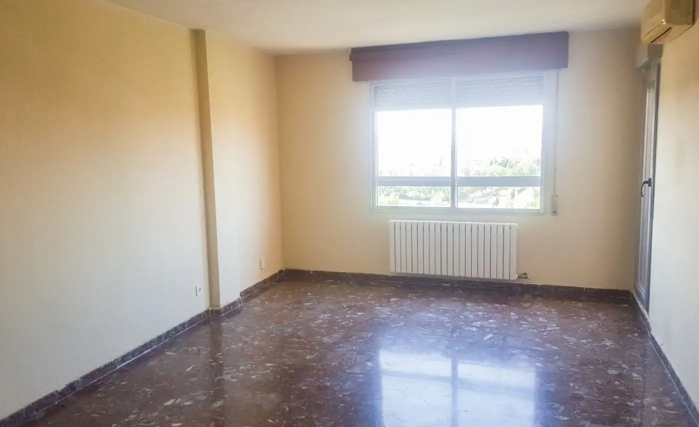 Schlafzimmer von Wohnung zur Miete in Zaragoza mit Klimaanlage, Heizung und Privatgarten