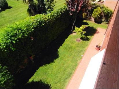 Jardí de Casa o xalet en venda en Lardero amb Aire condicionat, Calefacció i Terrassa