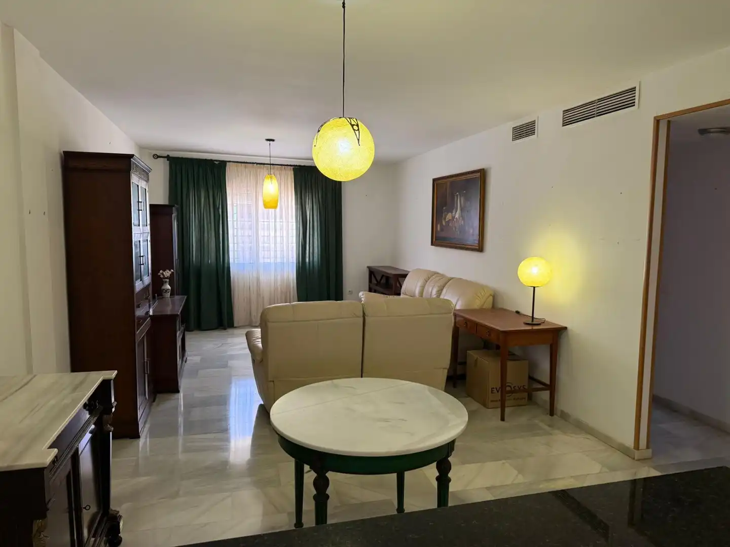 Sala d'estar de Planta baixa en venda en Málaga amb Aire condicionat, Calefacció i Jardí privat