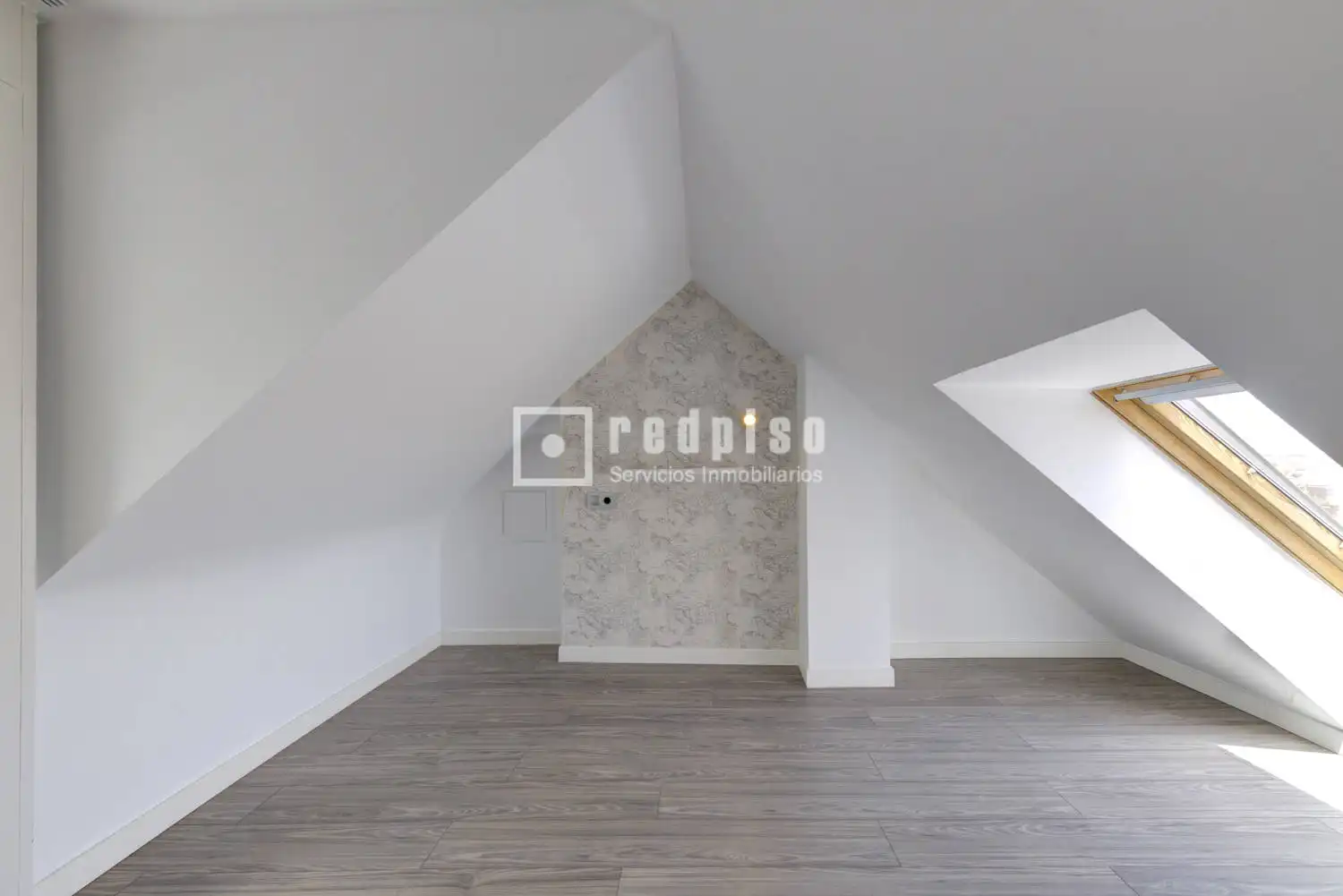 Habitación de Ático en venta en Pozuelo de Alarcón con Calefacción, Jardín privado y Terraza