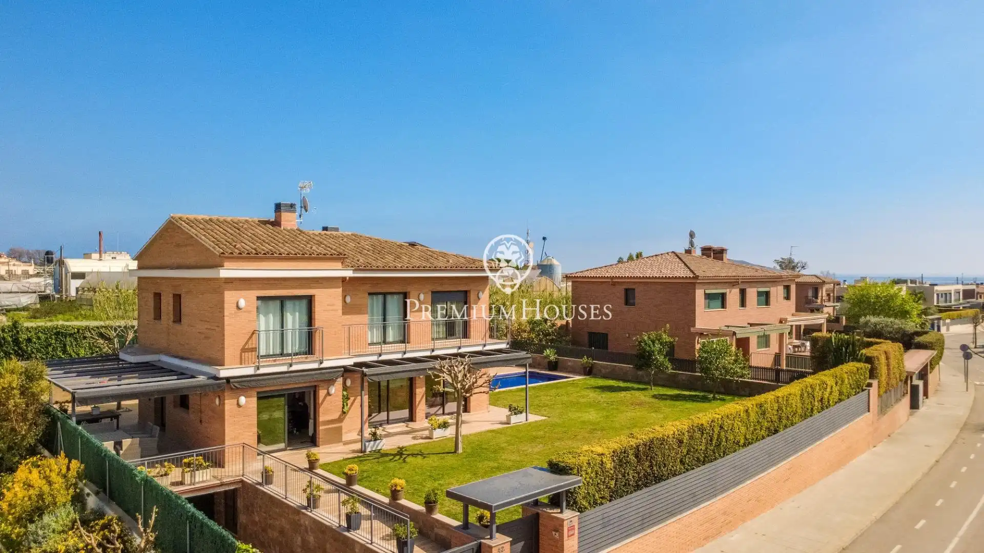 Vista exterior de Casa o xalet en venda en Cabrera de Mar amb Calefacció, Jardí privat i Parquet