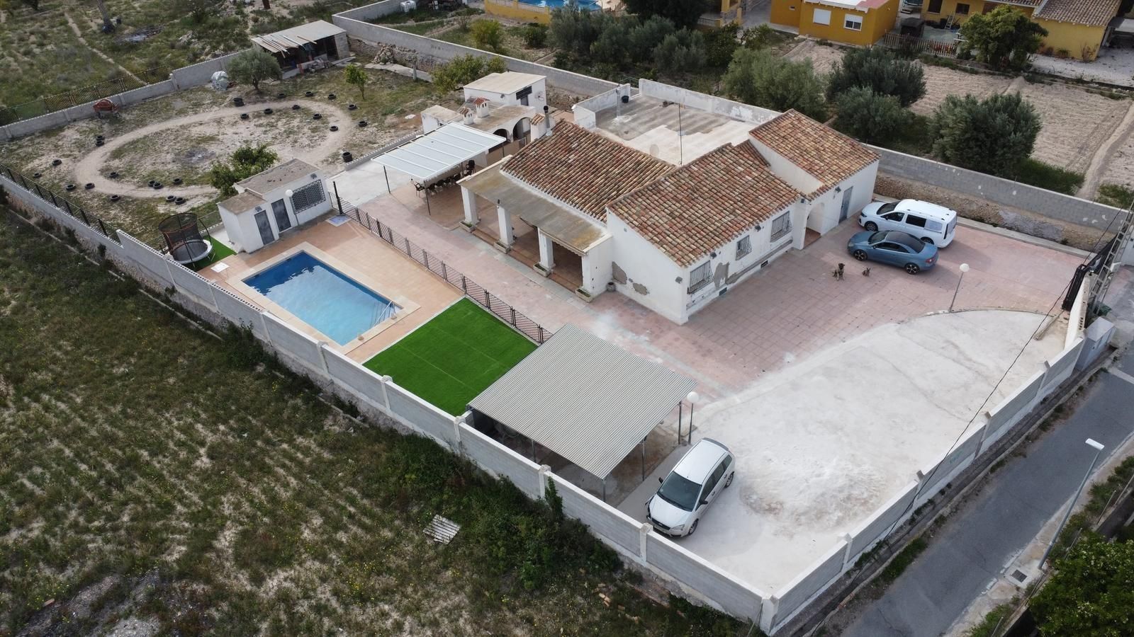 Vista exterior de Casa o xalet en venda en Villajoyosa / La Vila Joiosa amb Aire condicionat, Calefacció i Jardí privat