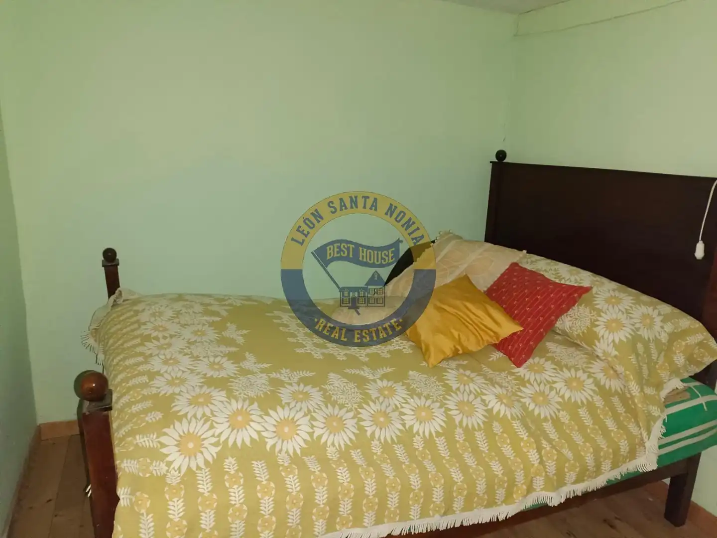 Dormitori de Finca rústica en venda en León Capital  amb Calefacció