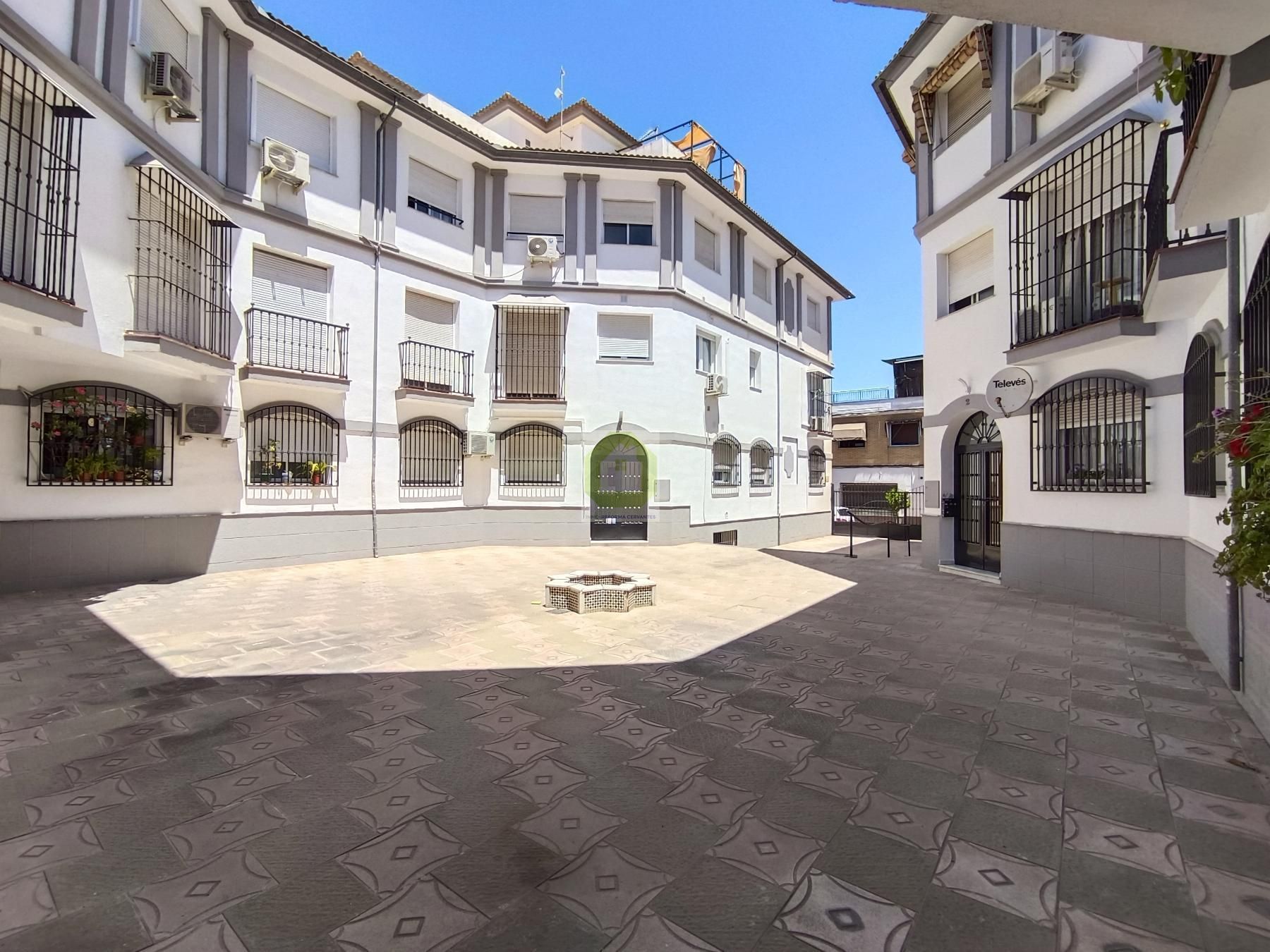 Vista exterior de Pis per a compartir en Armilla amb Moblat