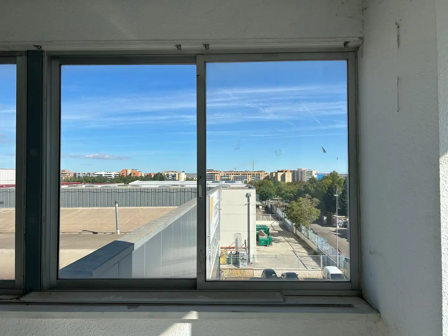 Außenansicht von Büro zum Verkauf in Zaragoza
