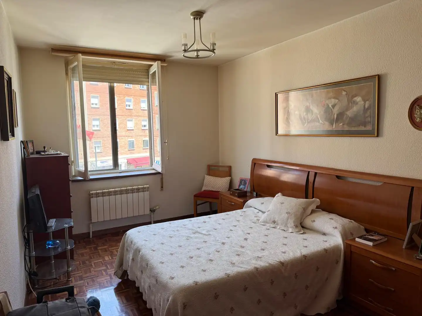 Dormitori de Apartament en venda en Burgos amb Calefacció