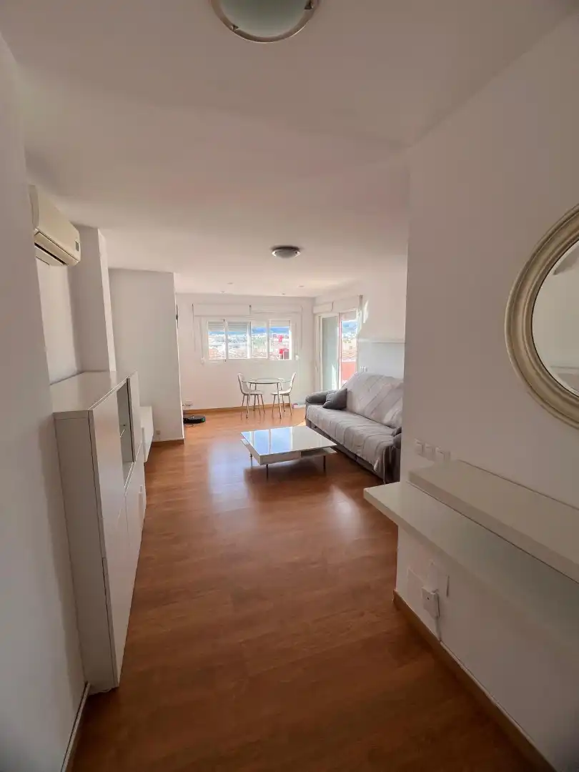 Wohnzimmer von Dachboden zur Miete in Nord