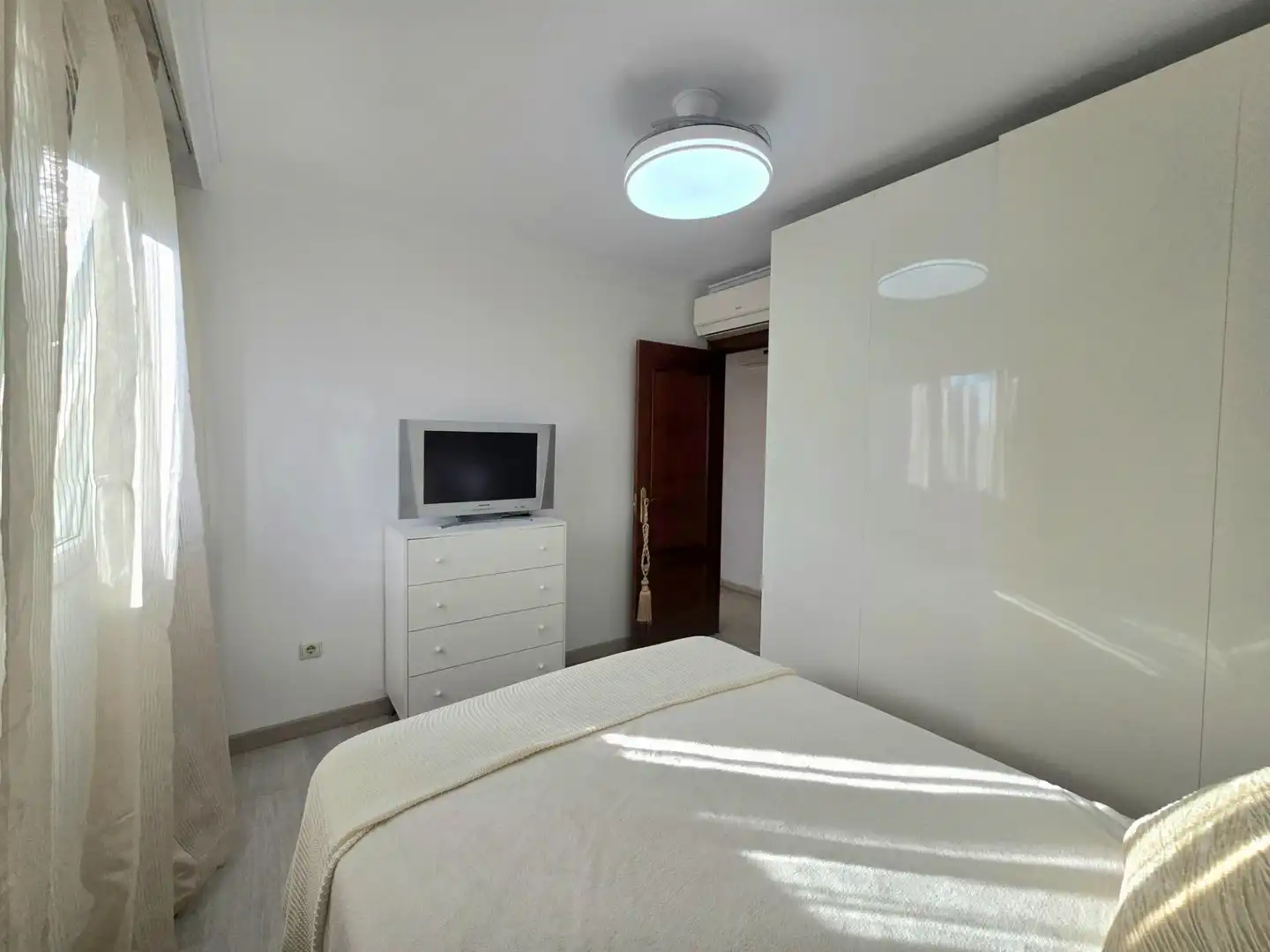 Schlafzimmer von Wohnung zum Verkauf in Torremolinos mit Klimaanlage, Privatgarten und Terrasse