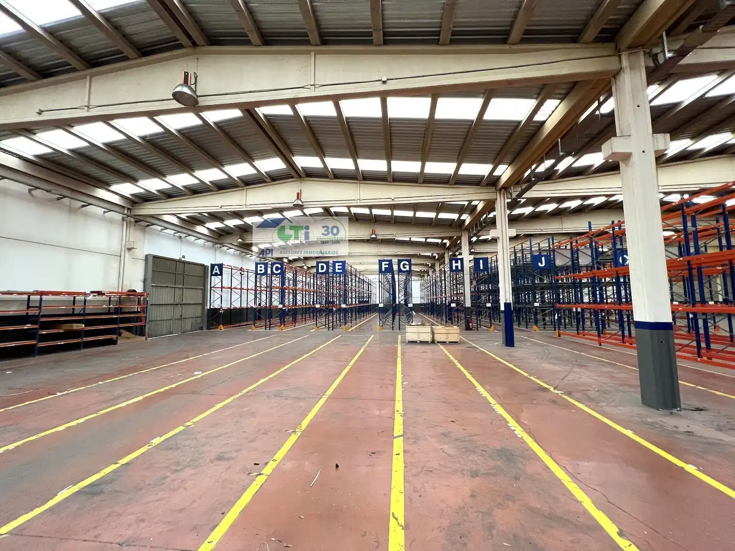 Nau industrial en venda a C / BUENOS AIRES, La Muela