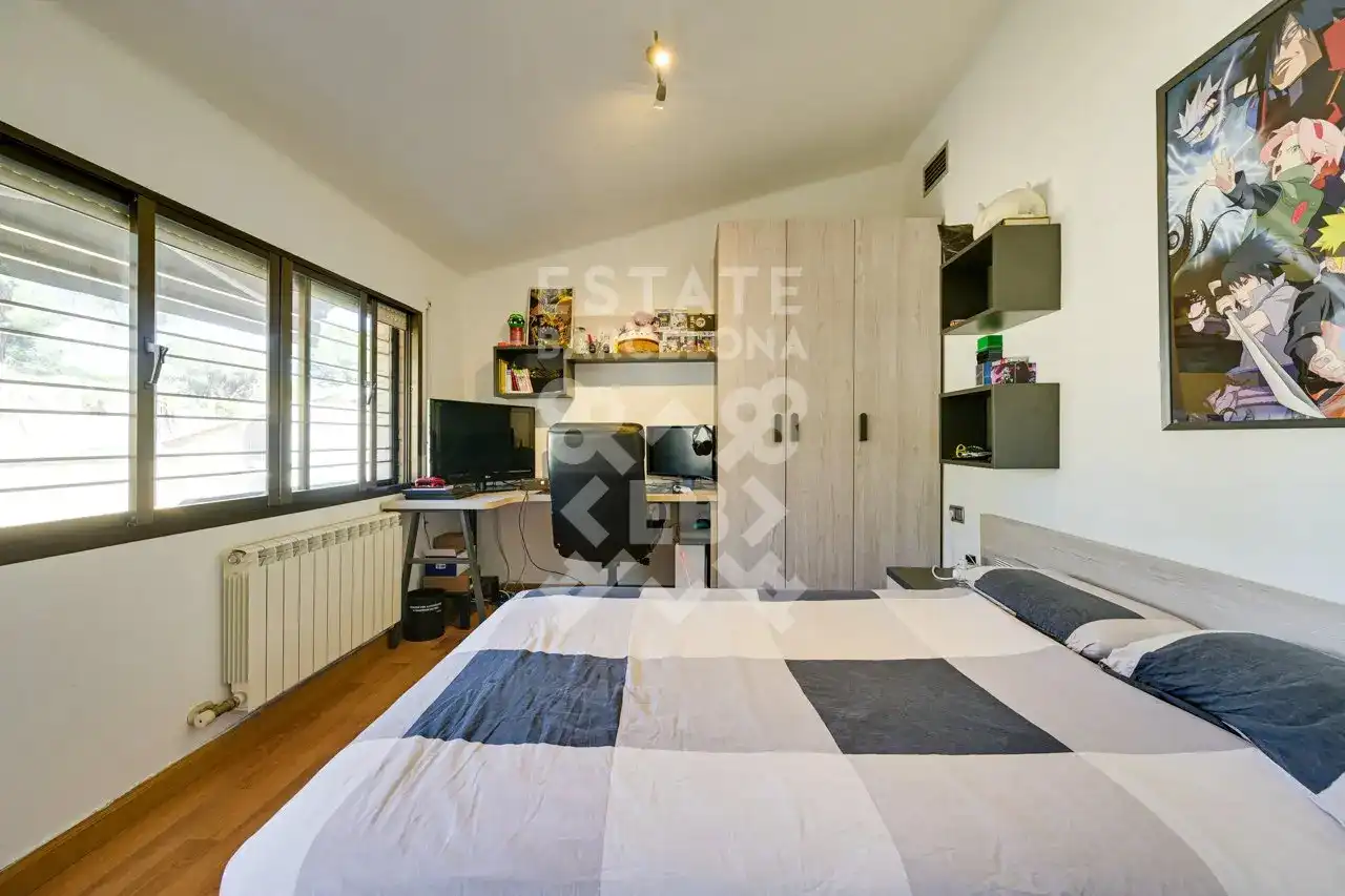 Schlafzimmer von Einfamilien-Reihenhaus zum Verkauf in Mataró mit Klimaanlage, Heizung und Terrasse