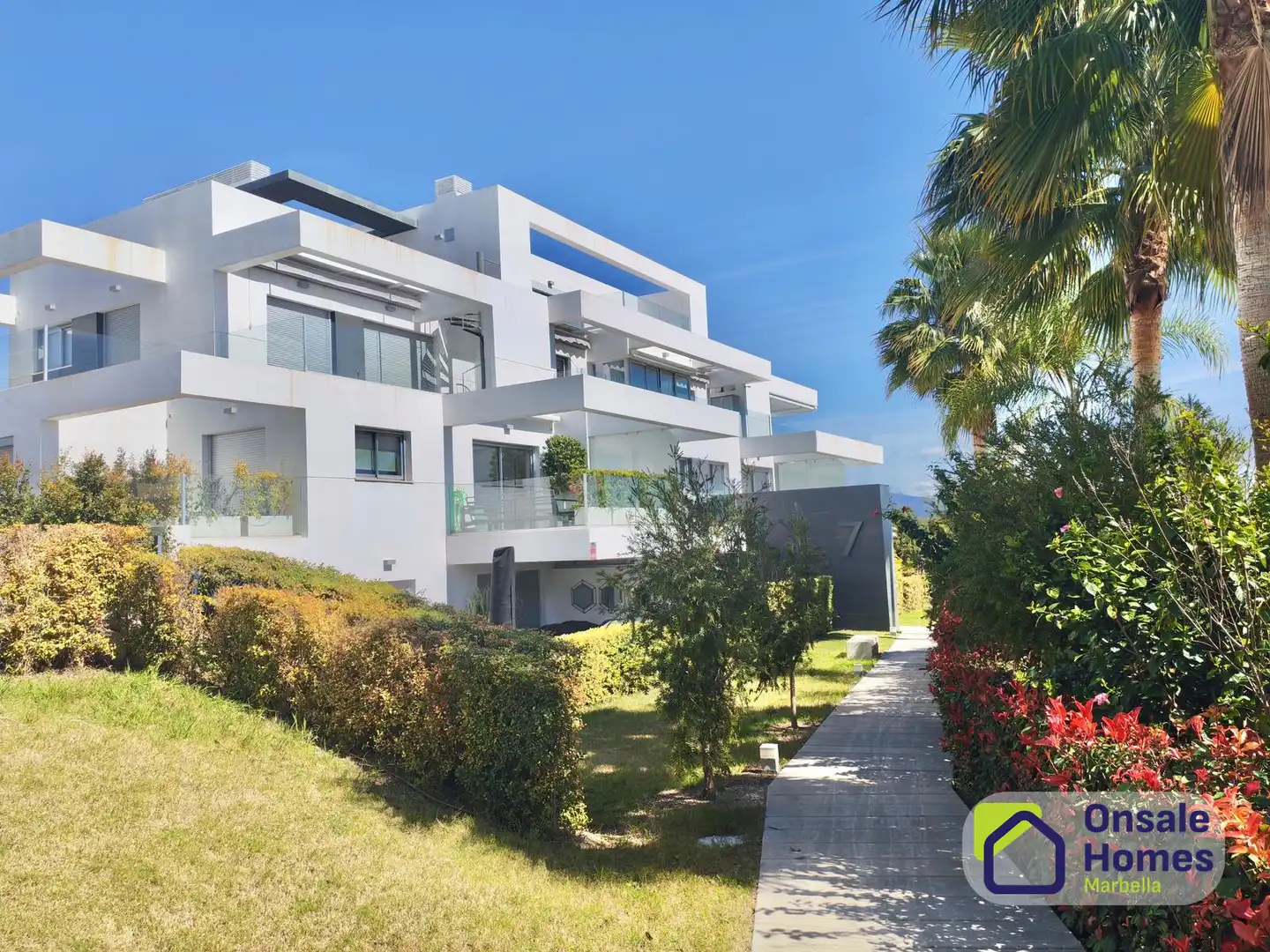 Exterior view of Attic for sale in Estepona  with Air Conditioner, Terrace and Storage room
