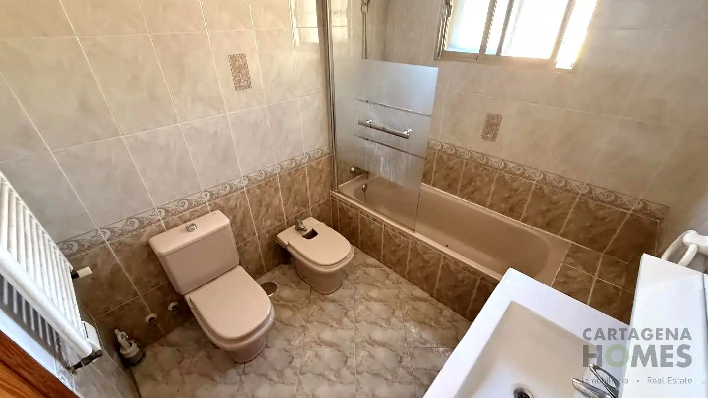 Bany de Casa o xalet en venda en Cartagena amb Aire condicionat i Jardí privat
