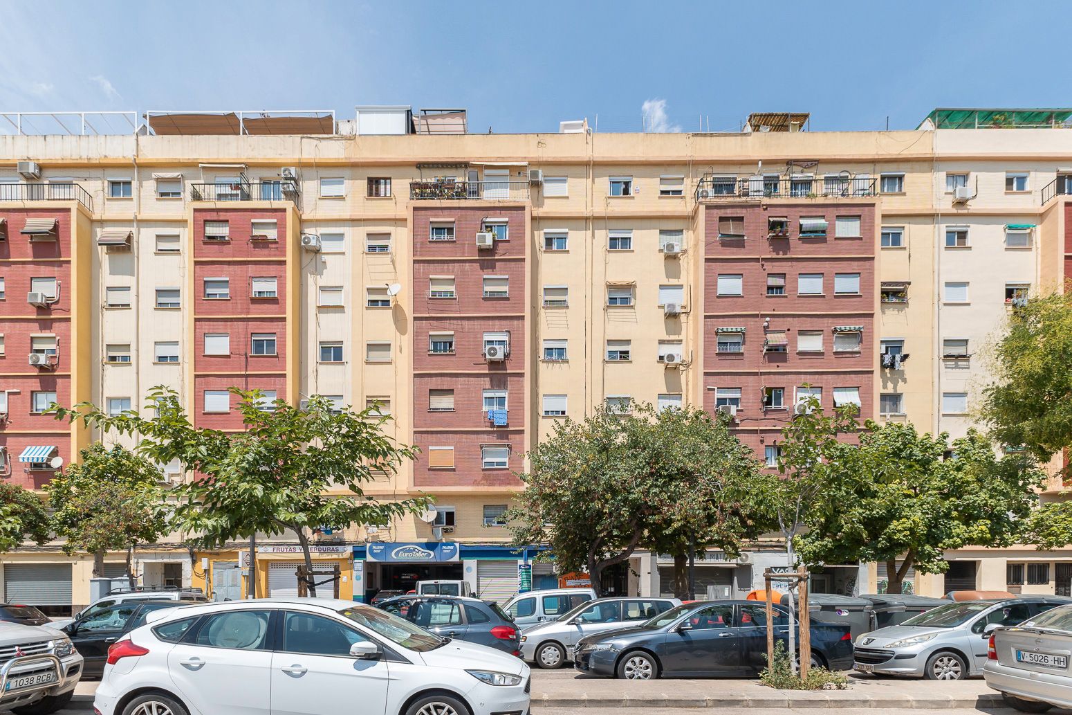 Exterior view of Flat for sale in  Valencia Capital  with Air Conditioner
