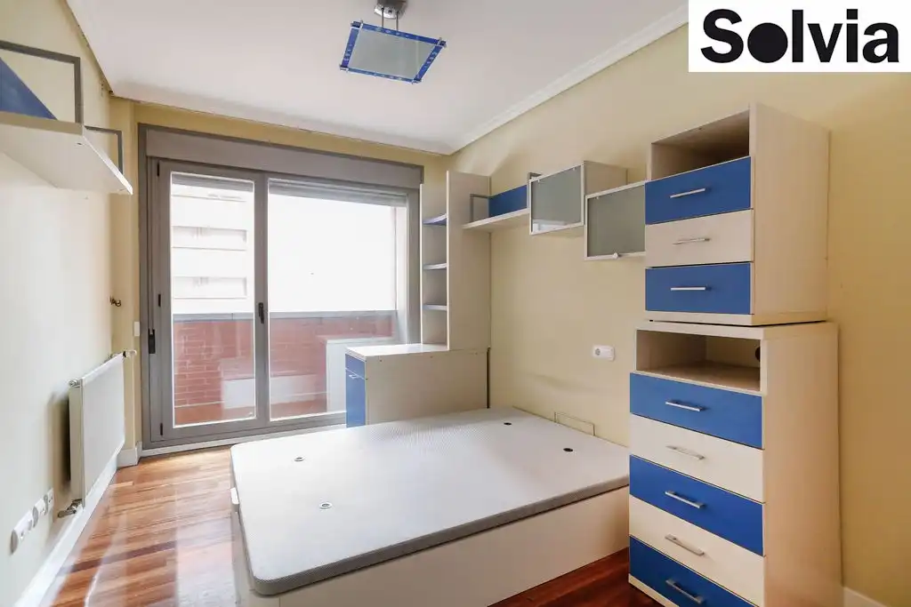 Piso con ascensor en venta en Espinosa Orive Doktorearen Kalea 9, imagen 13