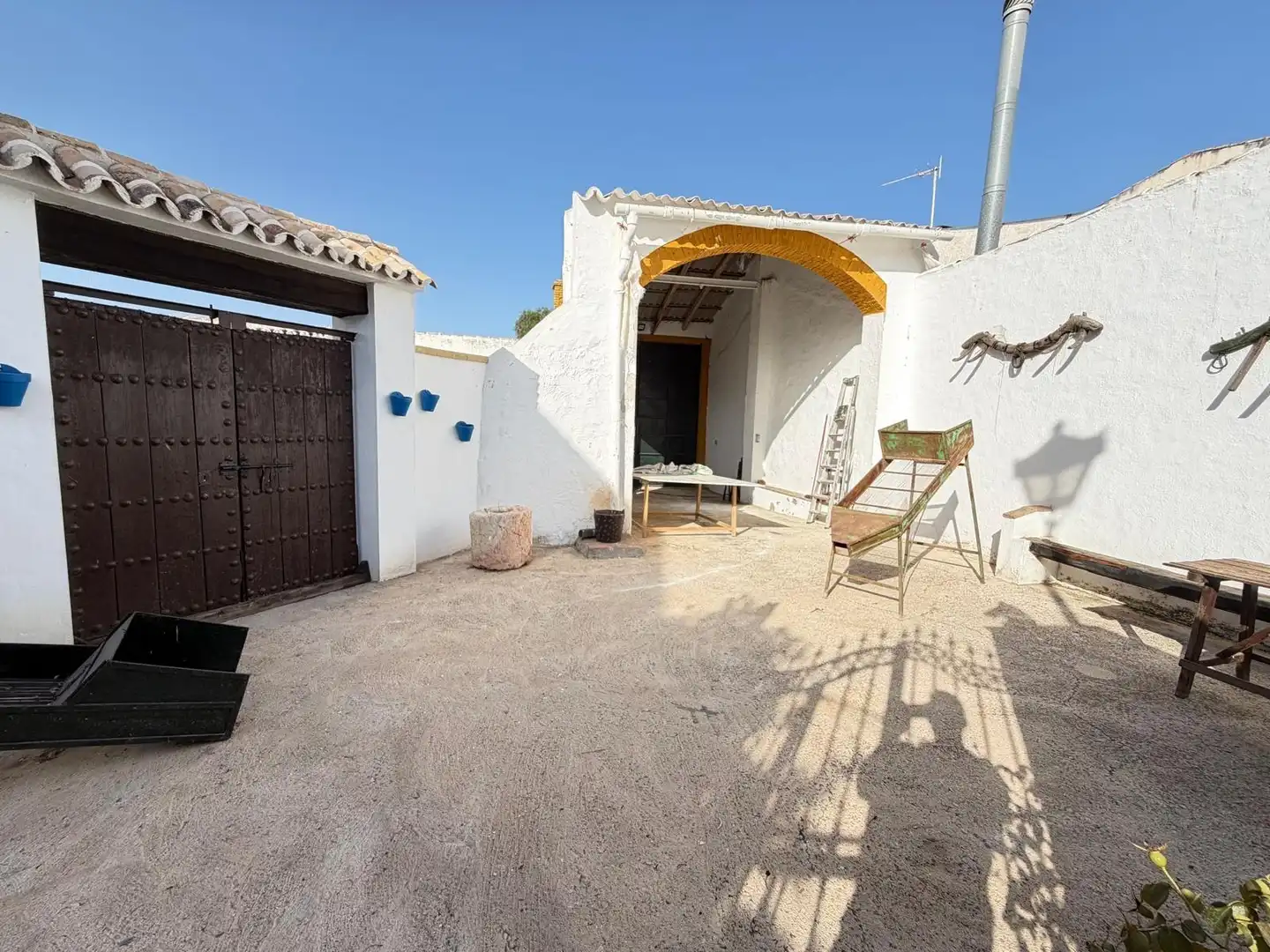 Vista exterior de Finca rústica en venda en Alameda amb Jardí privat, Piscina i Moblat