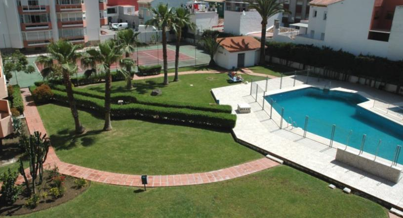 Piscina de Estudi en venda en Vélez-Málaga amb Aire condicionat, Calefacció i Moblat
