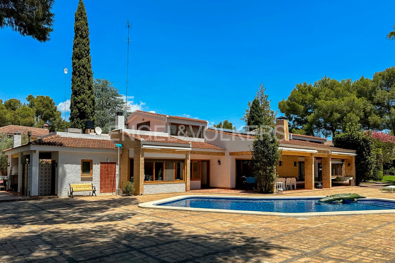 Exterior view of Country house to rent in Paterna  with Air Conditioner, Heating and Private garden