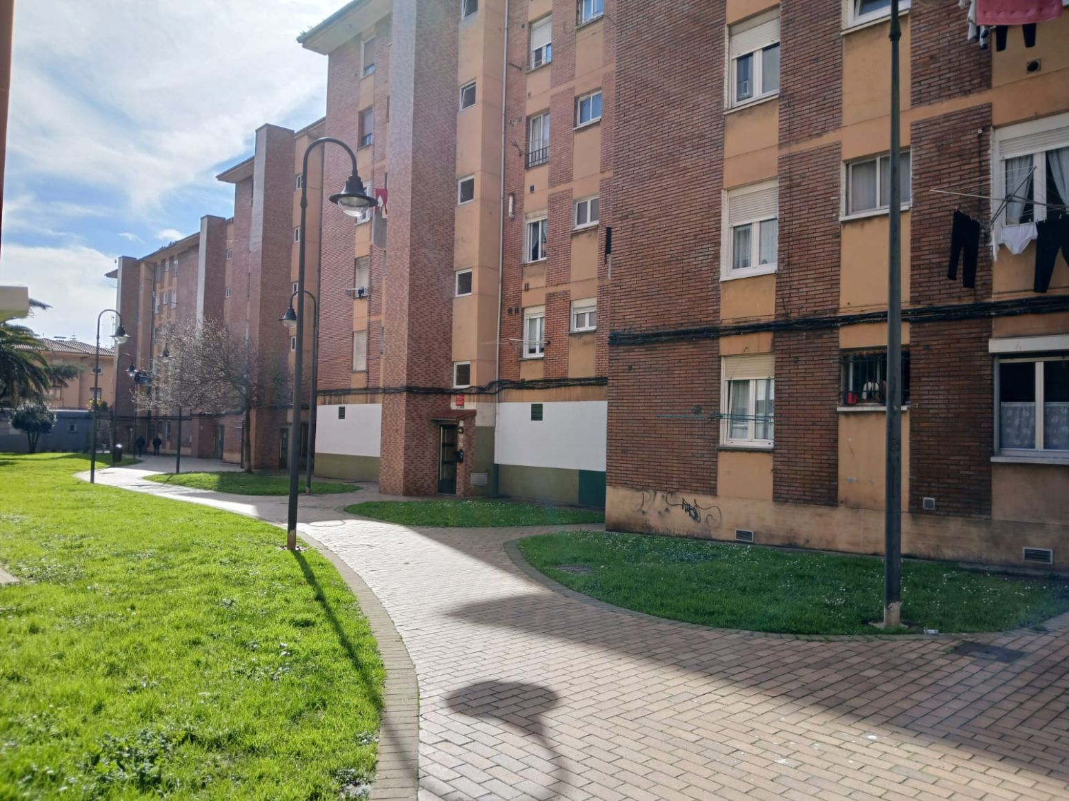 Vista exterior de Pis en venda en Gijón  amb Calefacció