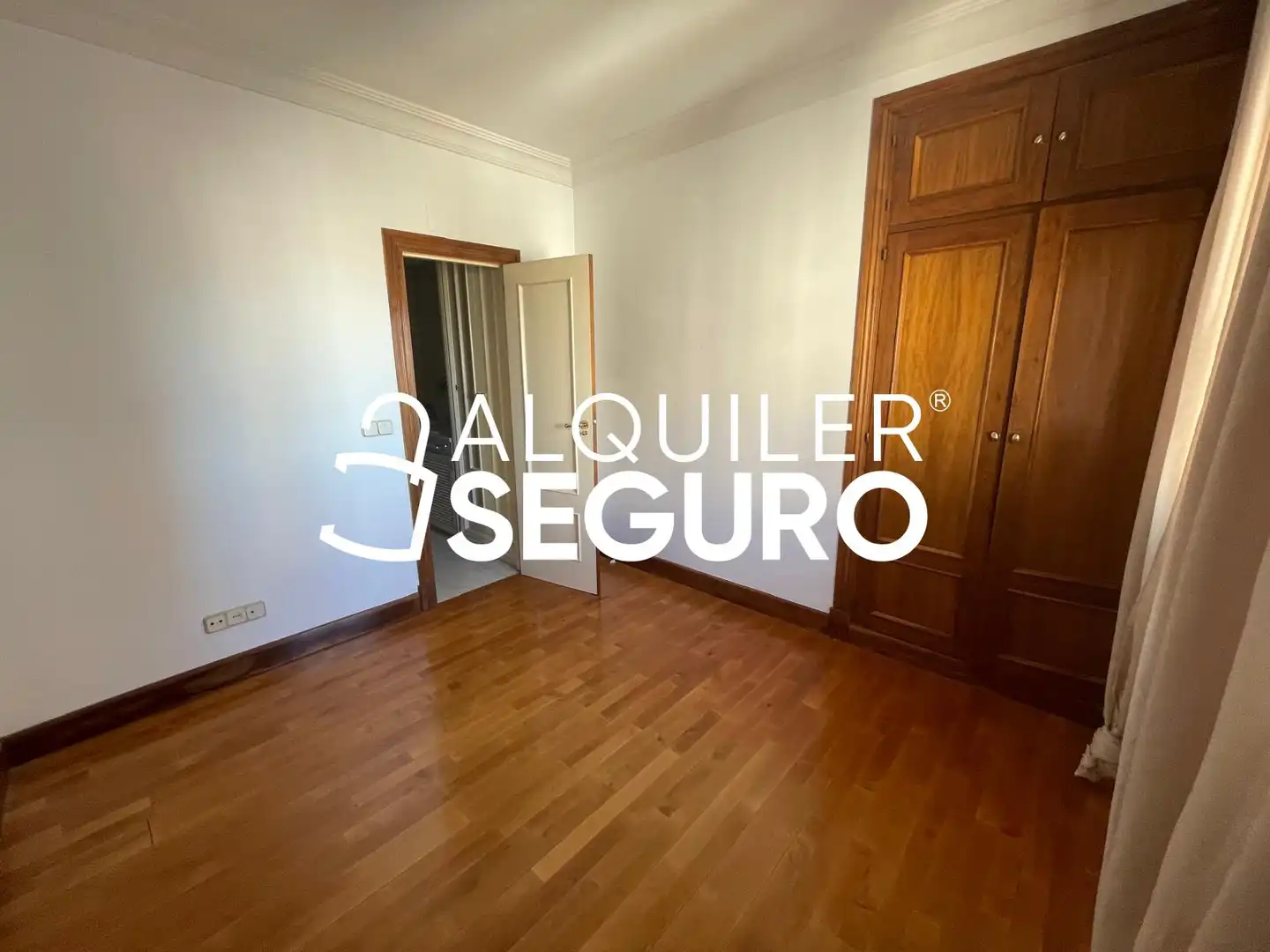 Bedroom of Flat for rent in Madrid  with Air Conditioner, Heating and Terrace