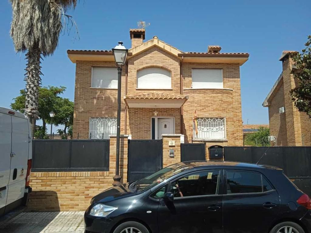 Vista exterior de Casa o xalet en venda en Serranillos del Valle