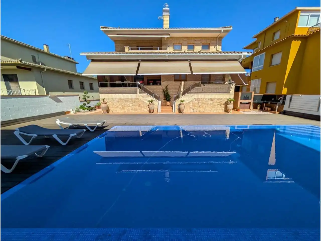 Swimming pool of Houses for sale in Banyoles  with Air Conditioner, Heating and Private garden
