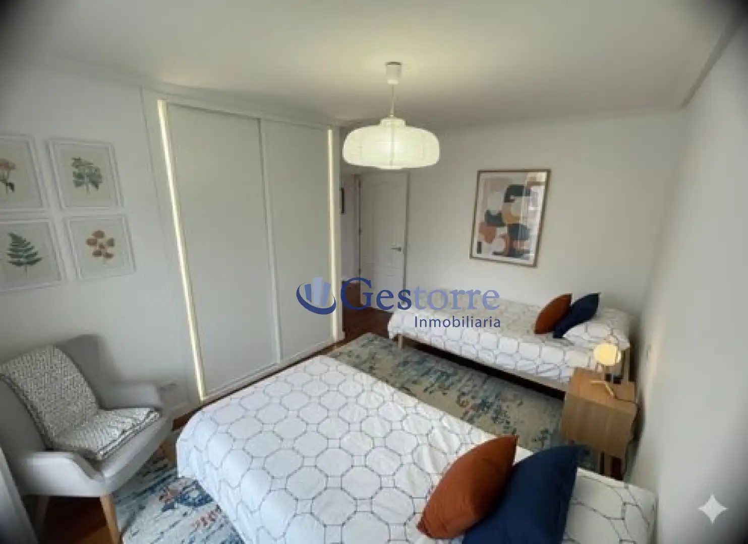 Habitación de Ático en venta en Oviedo  con Calefacción y Terraza