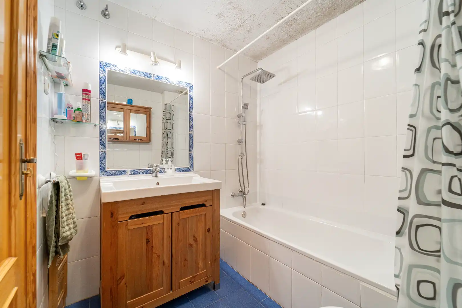 Baño de Planta baja en venta en Sevilla la Nueva con Calefacción, Terraza y Amueblado