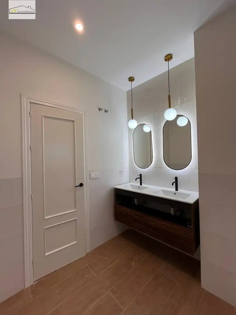 Bathroom of Flat for sale in Málaga  with Air Conditioner and Balcony