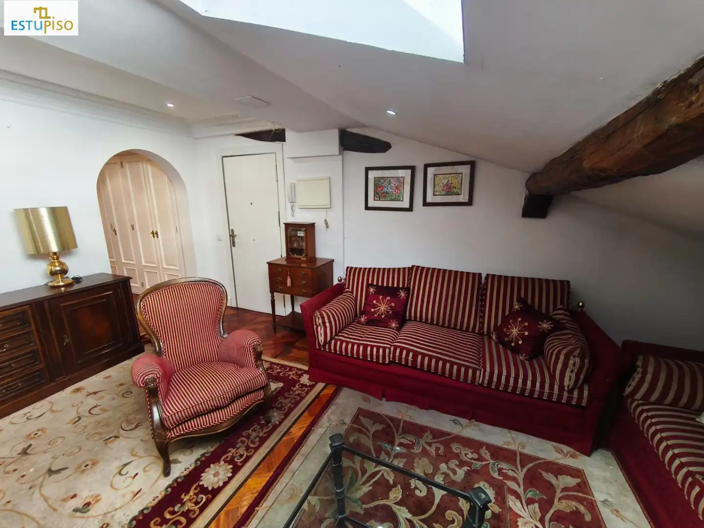 Sala d'estar de Pis en venda en Vitoria - Gasteiz amb Calefacció, Parquet i Traster