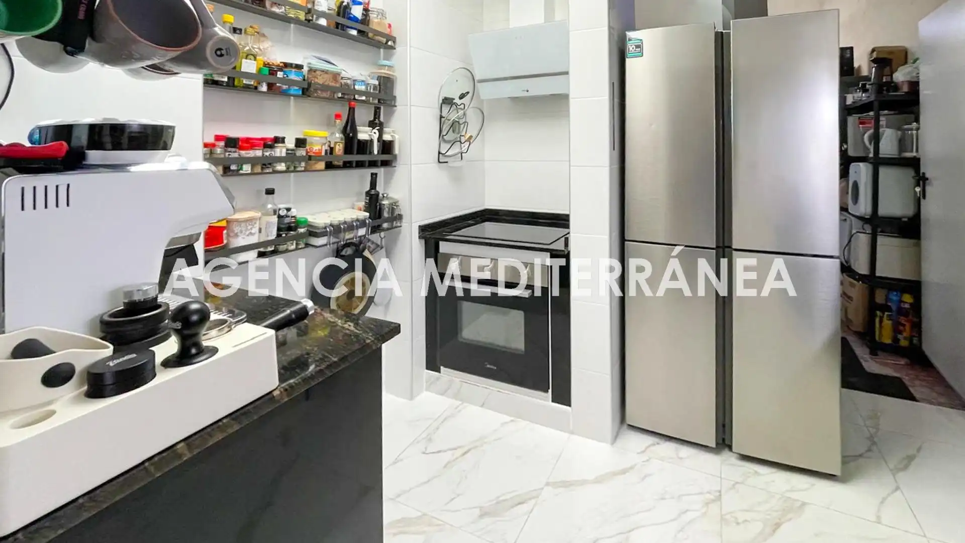 Cuina de Local en venda en Valencia amb Aire condicionat