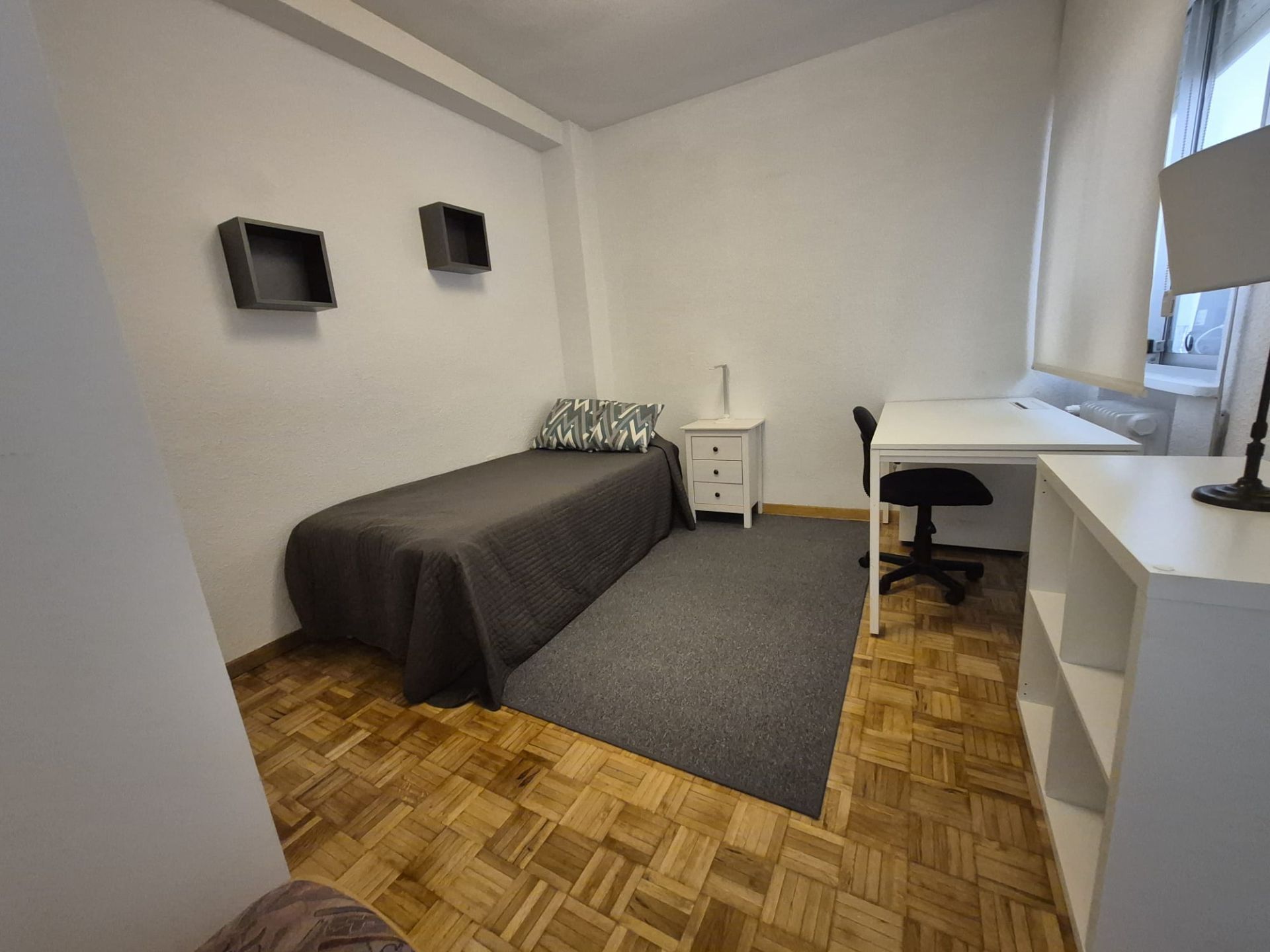 Dormitori de Pis per a compartir en Ávila Capital amb Calefacció, Terrassa i Moblat