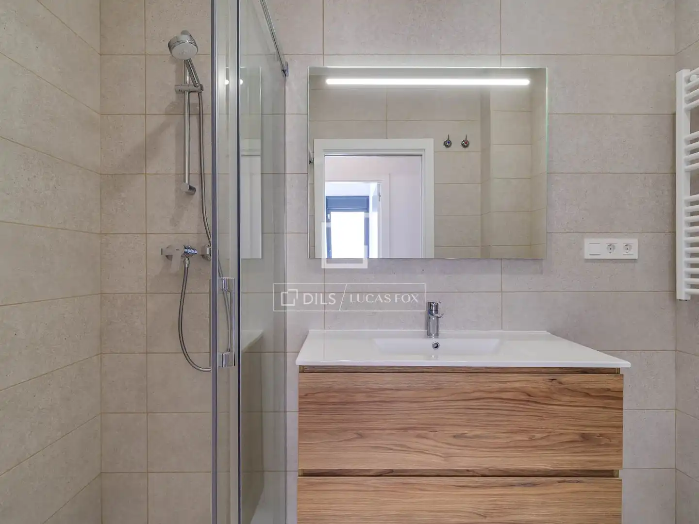 Bany de Pis en venda en L'Hospitalet de Llobregat amb Aire condicionat, Calefacció i Piscina