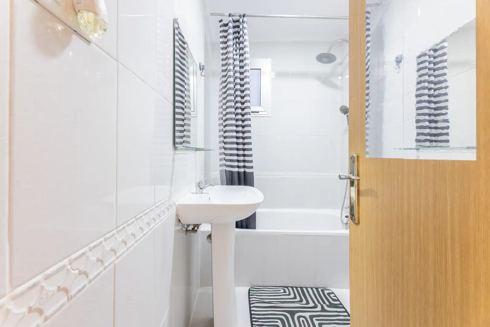 Bathroom of Flat for sale in Valencia