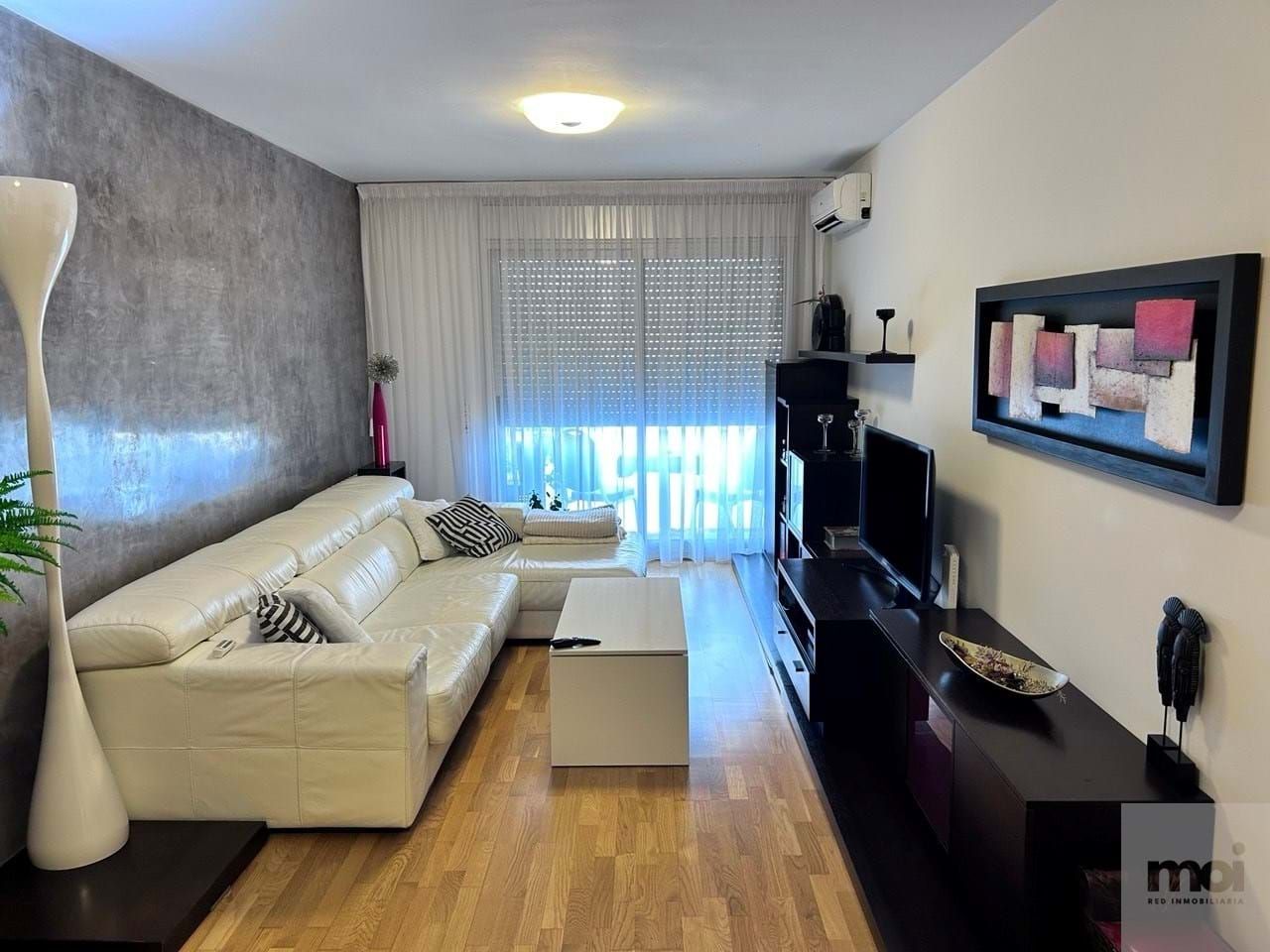 Sala de estar de Piso en venta en Olot con Aire acondicionado, Calefacción y Terraza