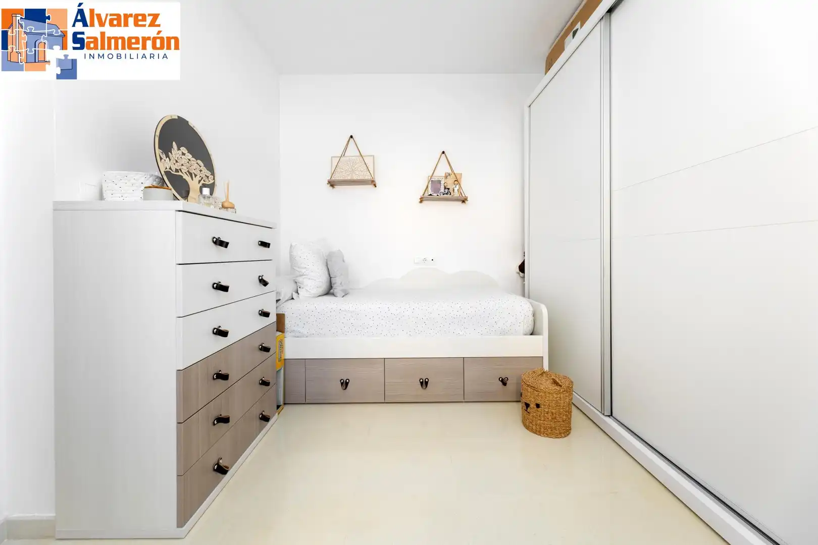 Dormitori de Apartament en venda en La Zubia amb Aire condicionat i Moblat