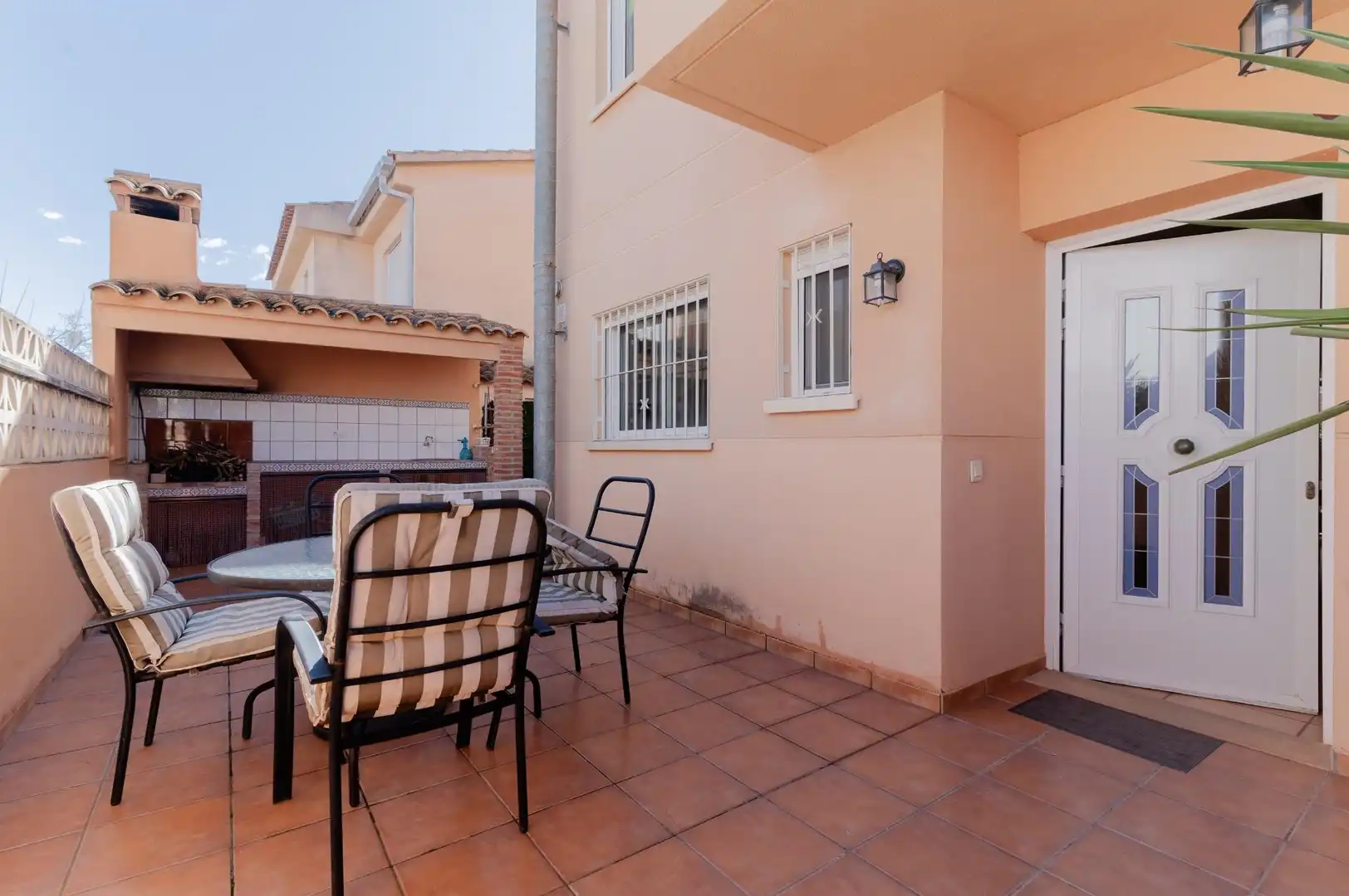Terrasse von Einfamilien-Reihenhaus zum Verkauf in Benicasim / Benicàssim mit Heizung, Privatgarten und Terrasse