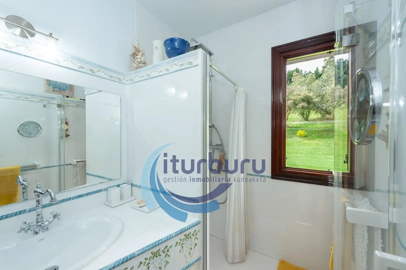 Baño de Casa o chalet en venta en Zamudio con Calefacción, Jardín privado y Terraza