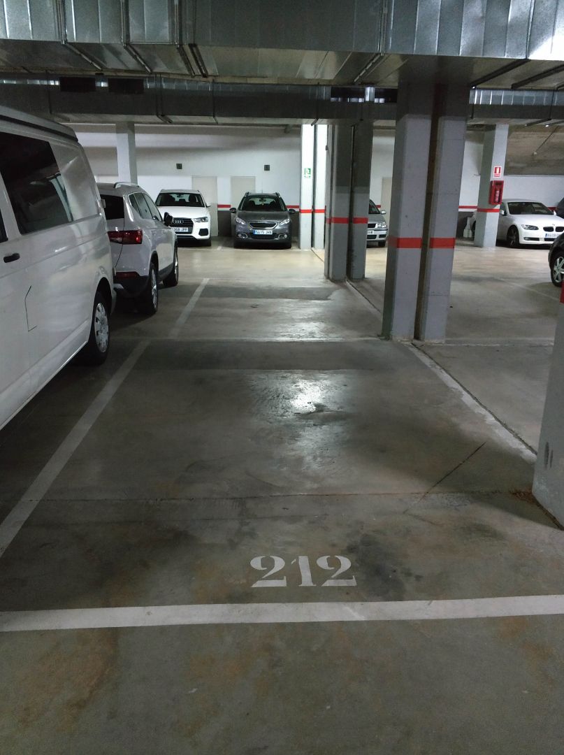 Garaje de alquiler en Carrer Marquès de Caldes de Montbui, 69, Eixample Sud – Migdia