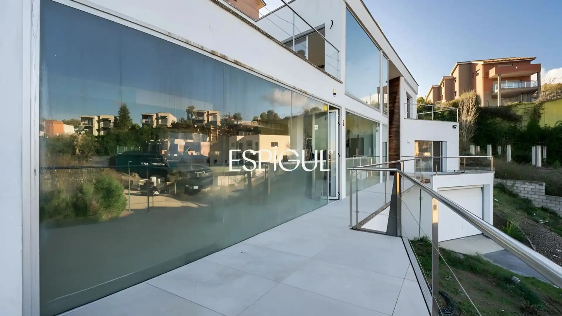 Vista exterior de Casa o chalet en venta en Sant Esteve Sesrovires con Aire acondicionado, Calefacción y Trastero