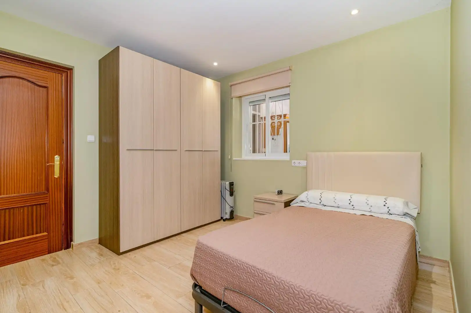 Bedroom of Houses for sale in Granada  with Terrace and Storage room