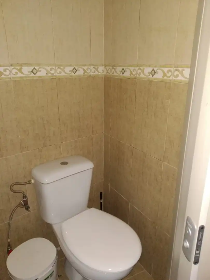 Baño de Local de alquiler en Granada con Parquet