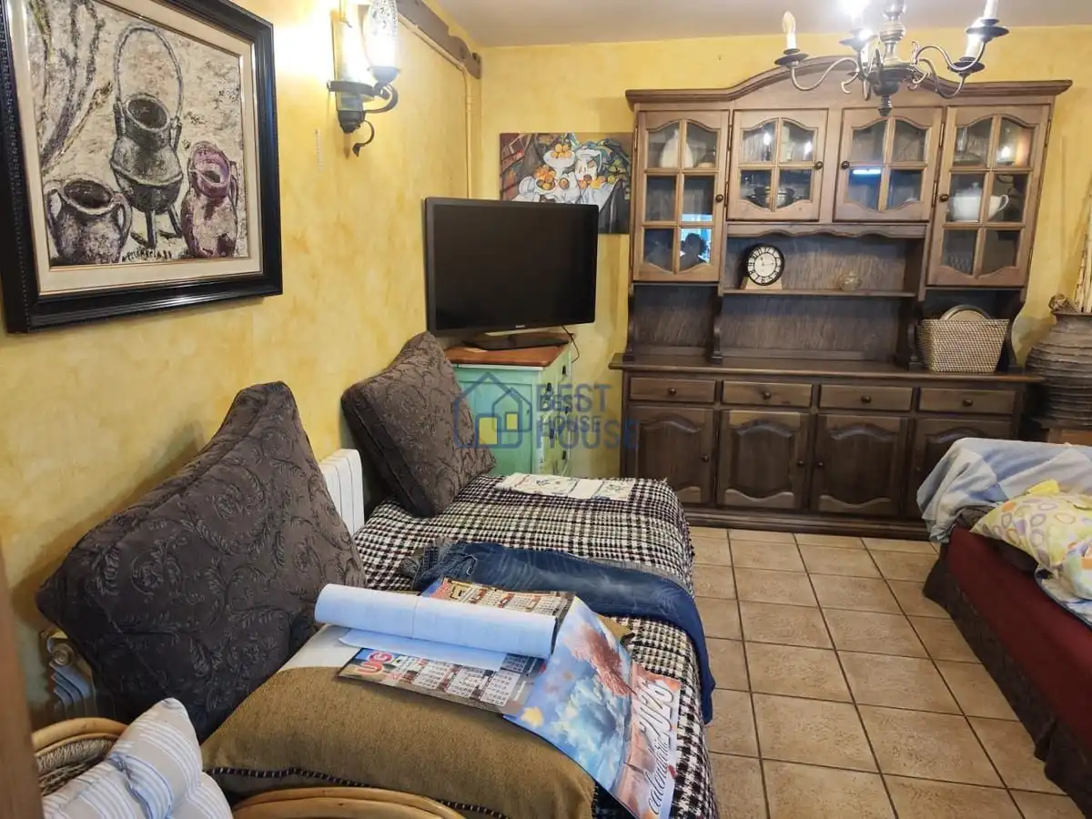 Sala d'estar de Casa o xalet en venda en San Andrés del Rabanedo amb Calefacció, Jardí privat i Parquet