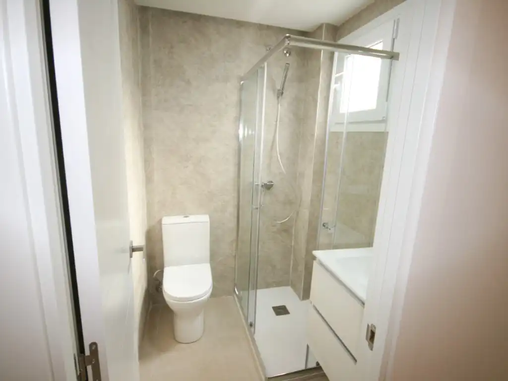 Badezimmer von Wohnung zur Miete in Coín