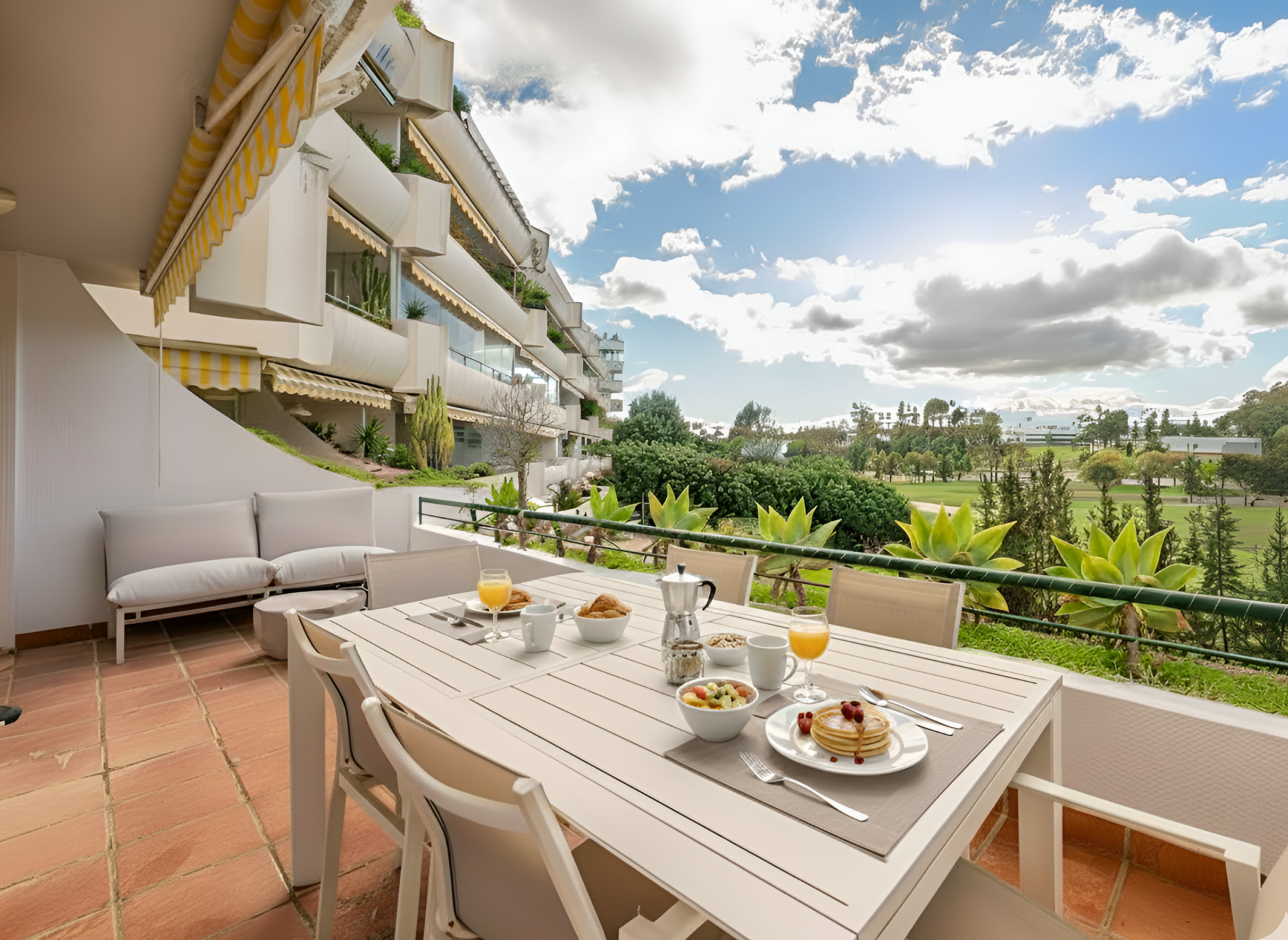Jardí de Apartament en venda en Marbella amb Aire condicionat, Terrassa i Piscina