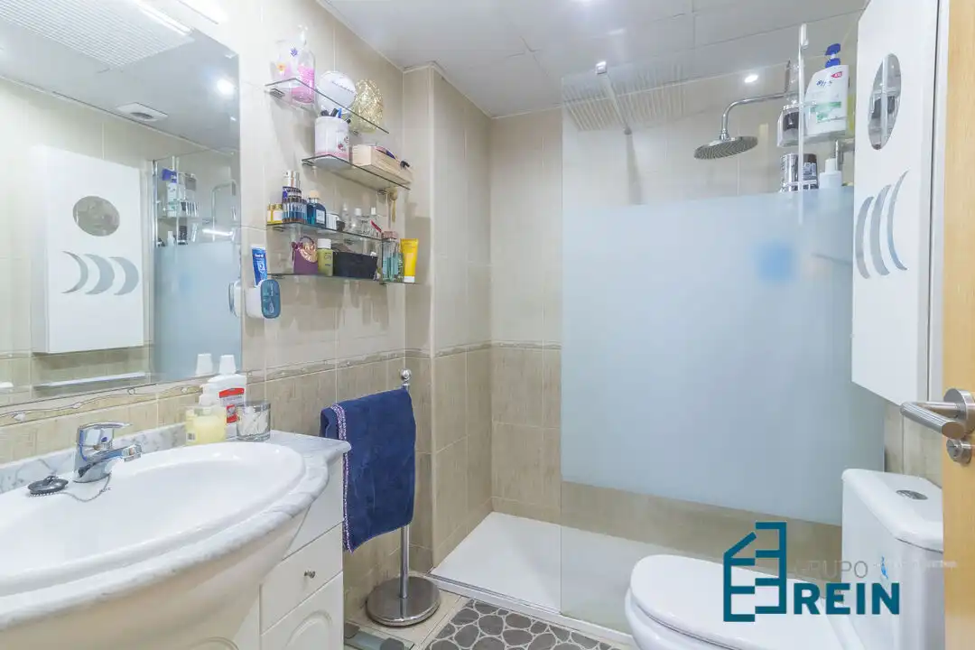 Bathroom of Flat for sale in Recas  with Air Conditioner, Heating and Alarm
