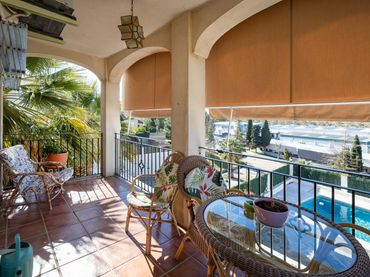 Villa avec balcon à vendre à Urbanizaciones