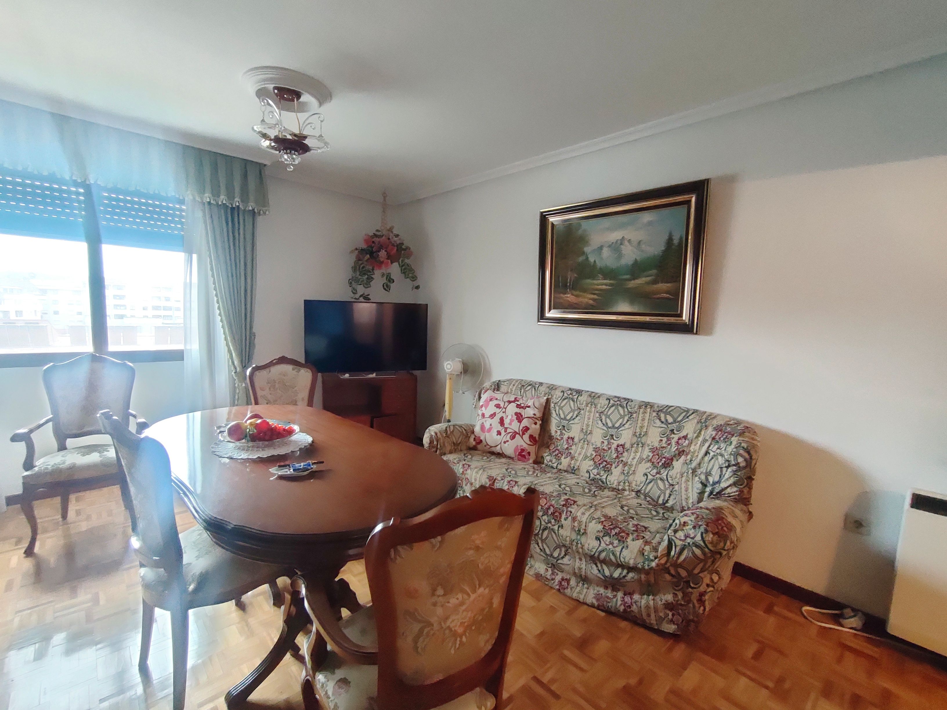 Sala d'estar de Pis en venda en Benavente amb Calefacció, Parquet i Terrassa