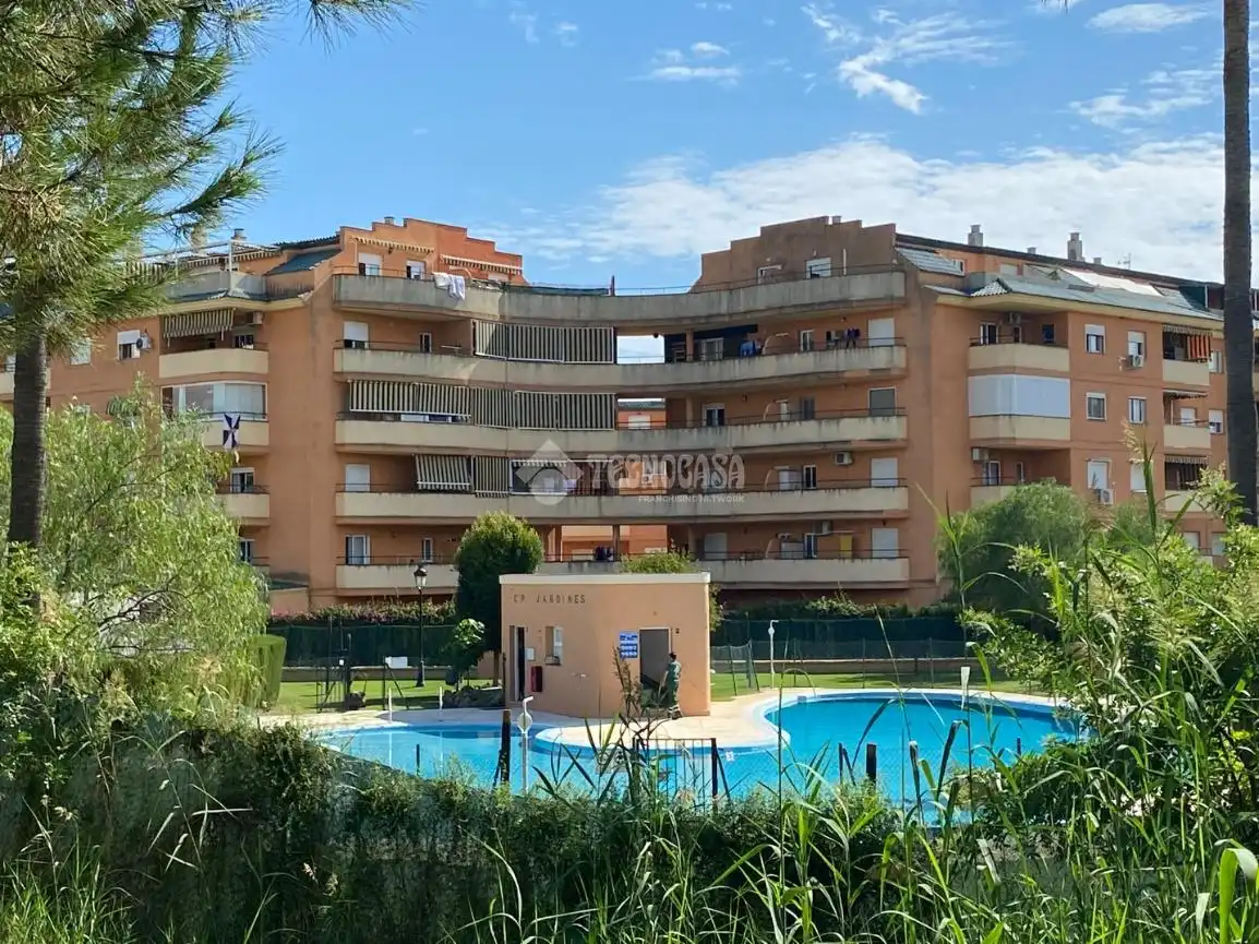 Vista exterior de Pis en venda en Manilva amb Piscina comunitària